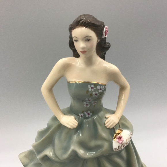 Royal Doulton Happy Birthday 2013 Pretty Ladies Figurine of the year HN5587. - Picture 2 of 7